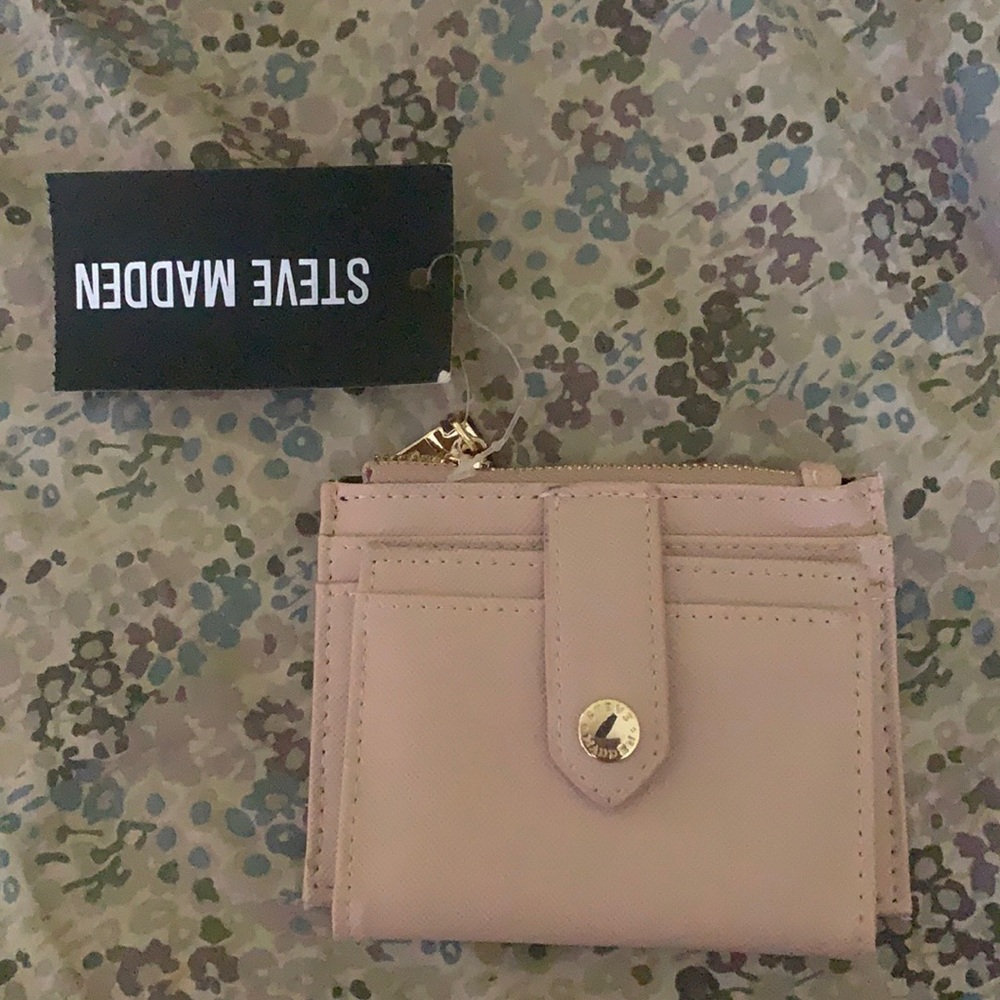 Steve Madden wallet in color blush